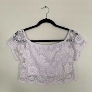 2/$20❤️ | White Floral Lace Crop Top